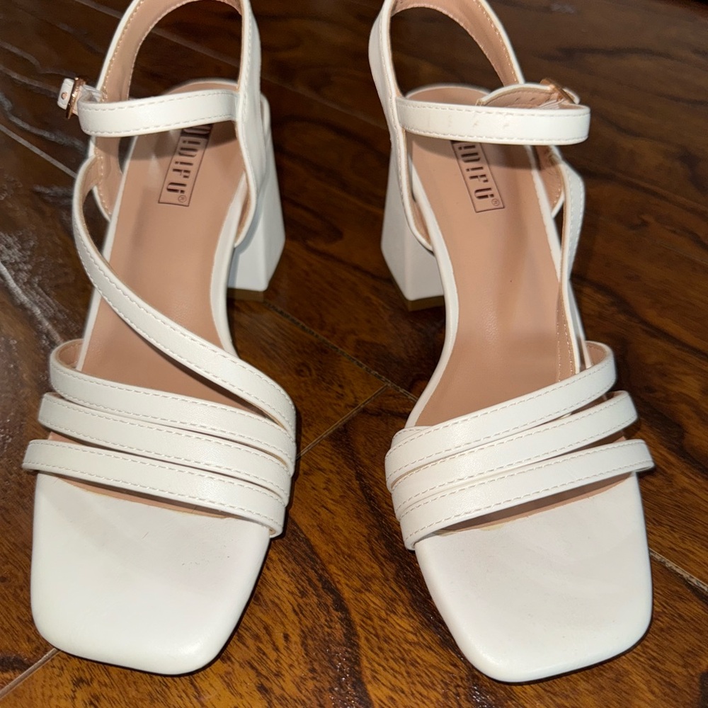 IDIFU White Strappy Block Heels